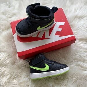 Nike Kids Black and Neon Green Sneakers